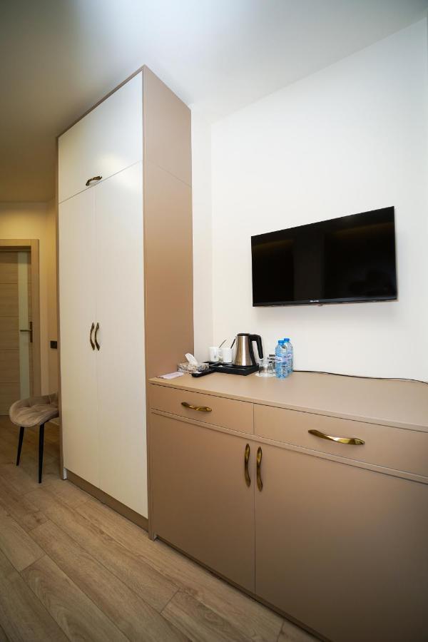 B&M Hotel Ереван Экстерьер фото