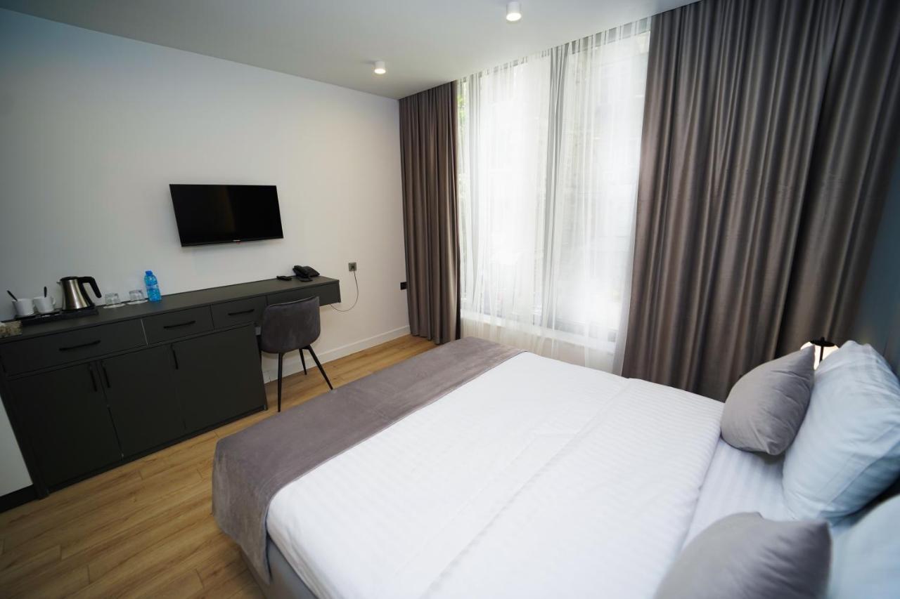 B&M Hotel Ереван Экстерьер фото