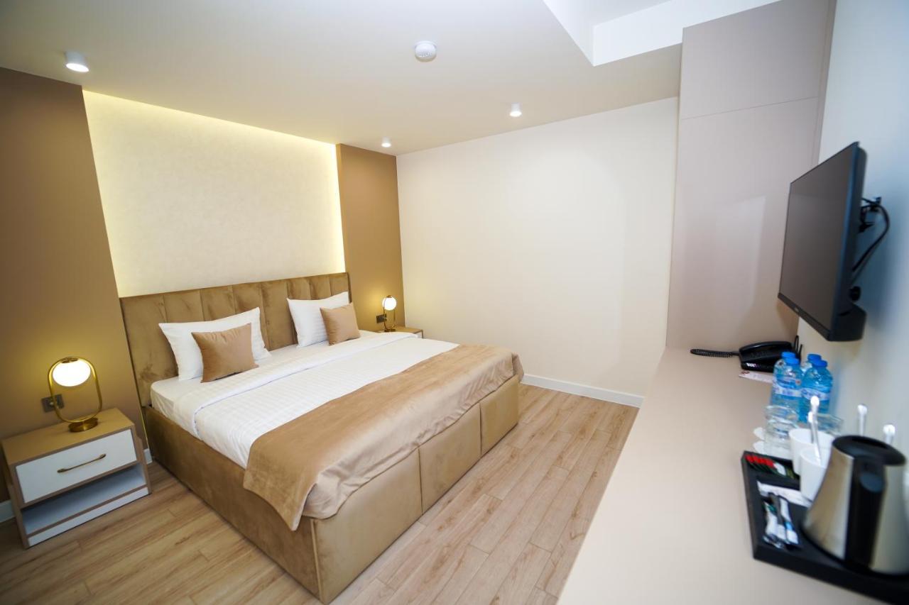 B&M Hotel Ереван Экстерьер фото