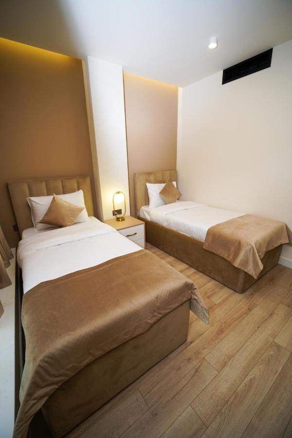 B&M Hotel Ереван Экстерьер фото