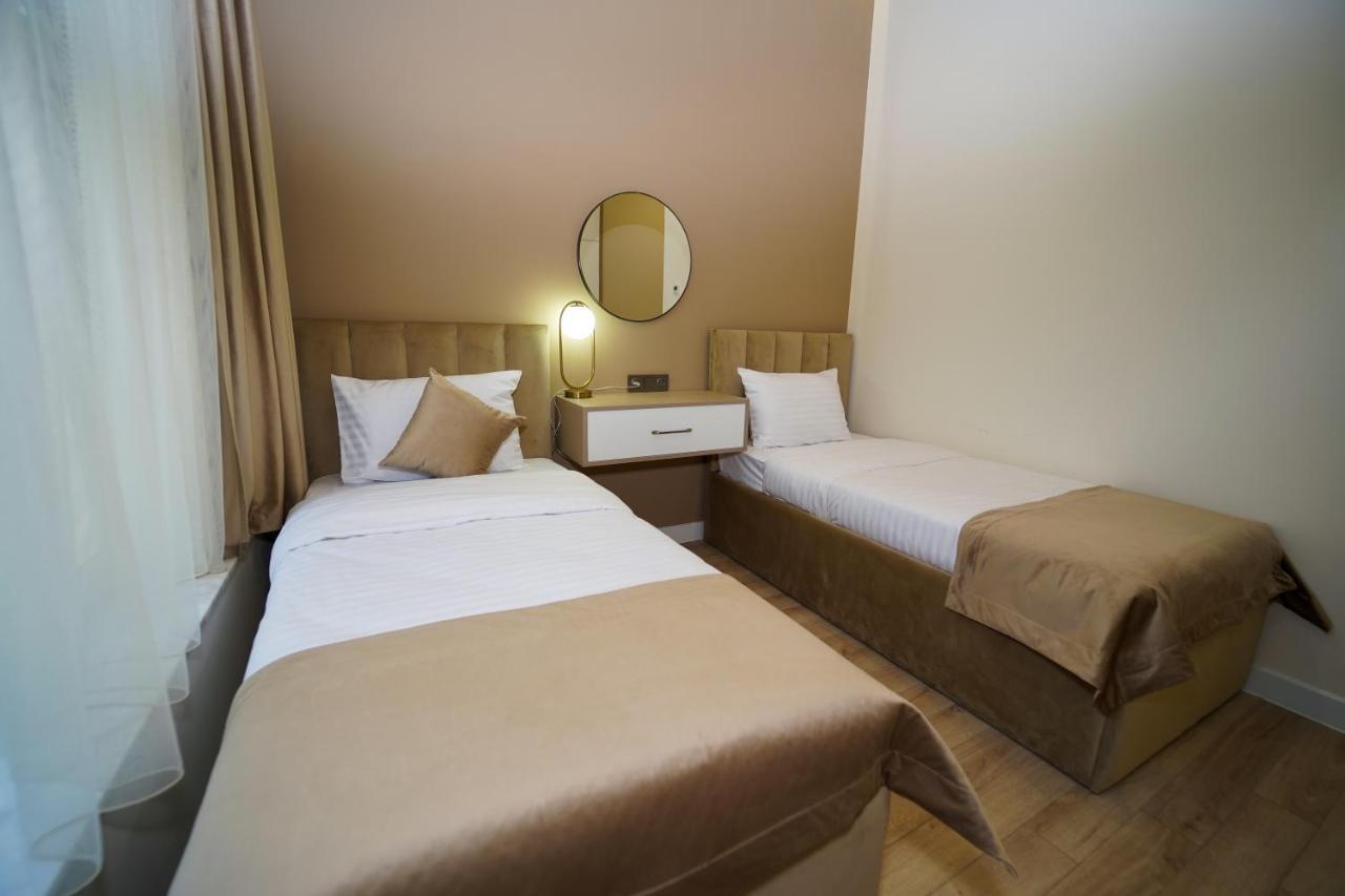 B&M Hotel Ереван Экстерьер фото