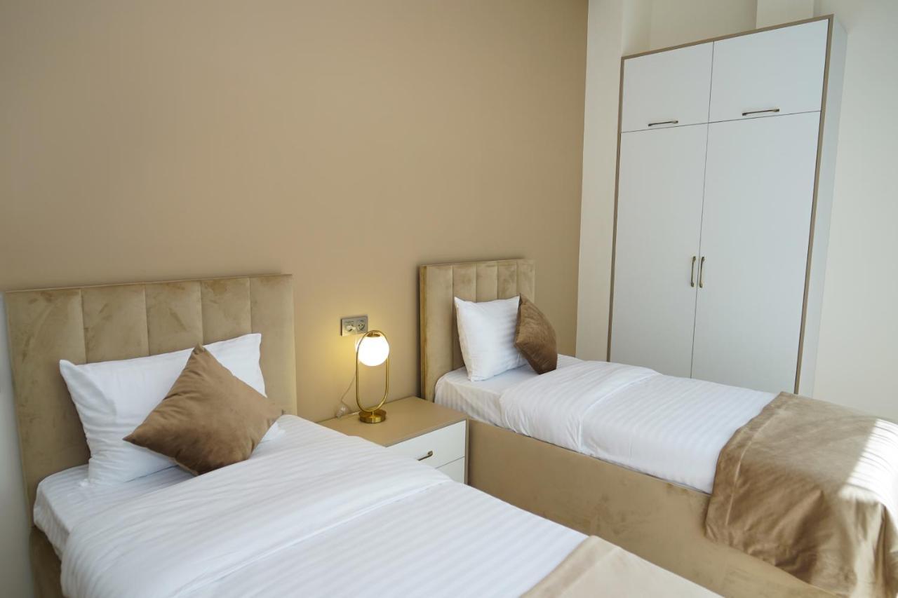 B&M Hotel Ереван Экстерьер фото