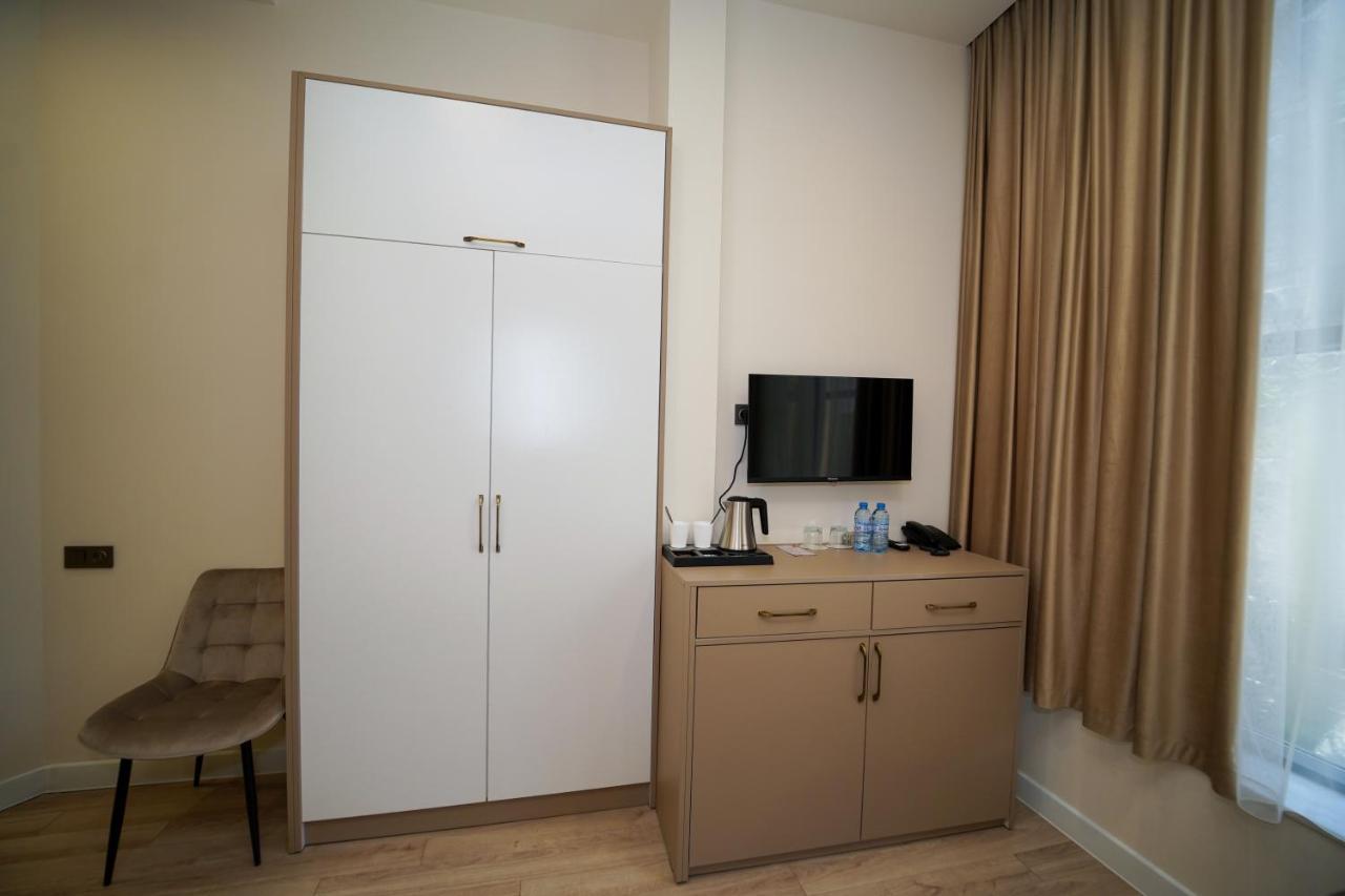 B&M Hotel Ереван Экстерьер фото