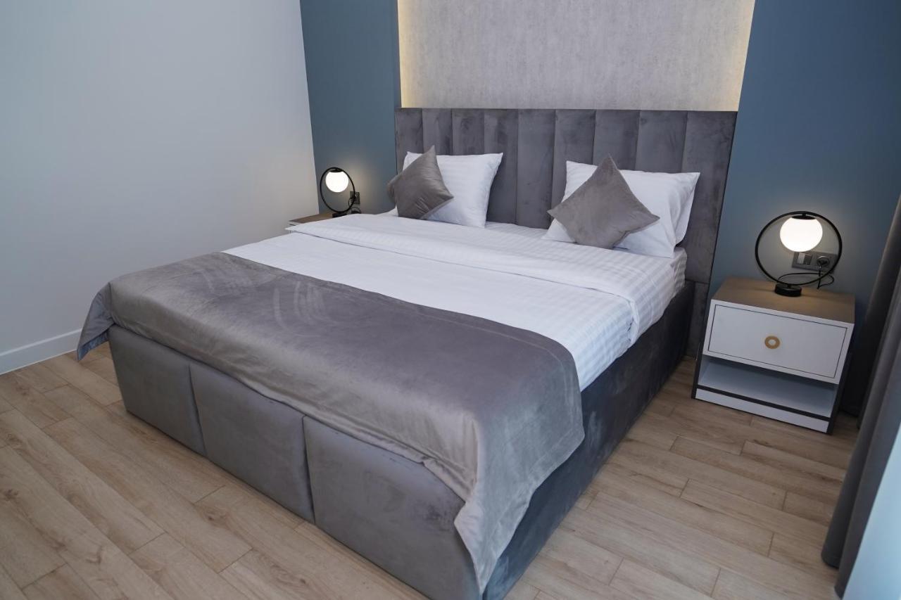 B&M Hotel Ереван Экстерьер фото